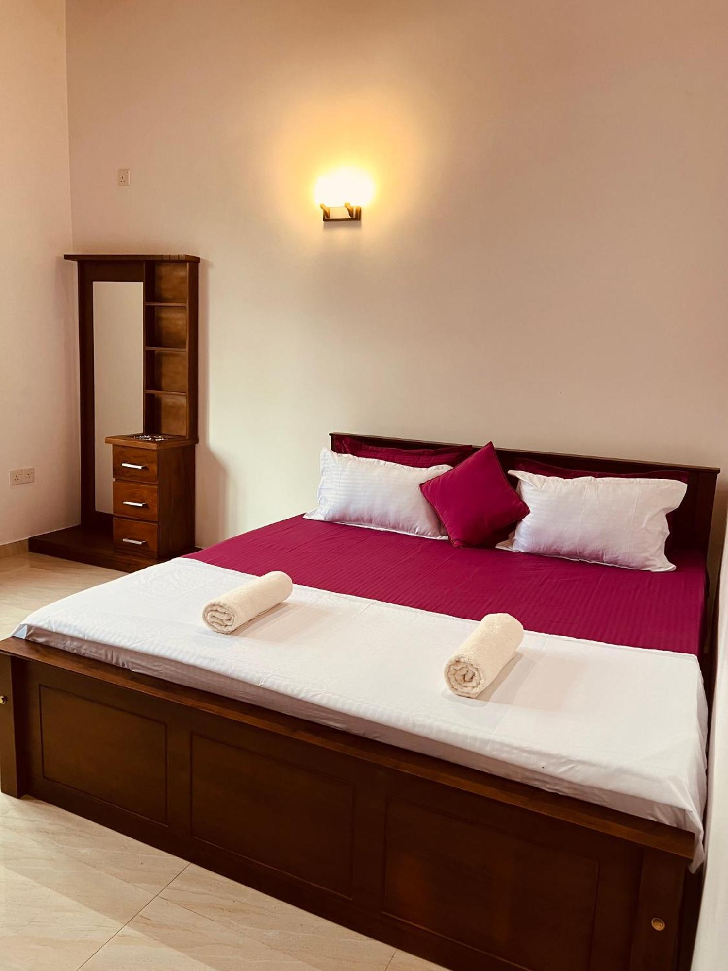 Ahasna Airport Villa Negombo Extérieur photo