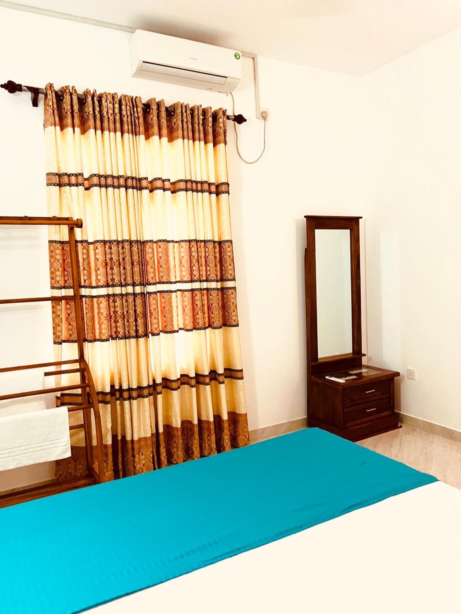 Ahasna Airport Villa Negombo Extérieur photo