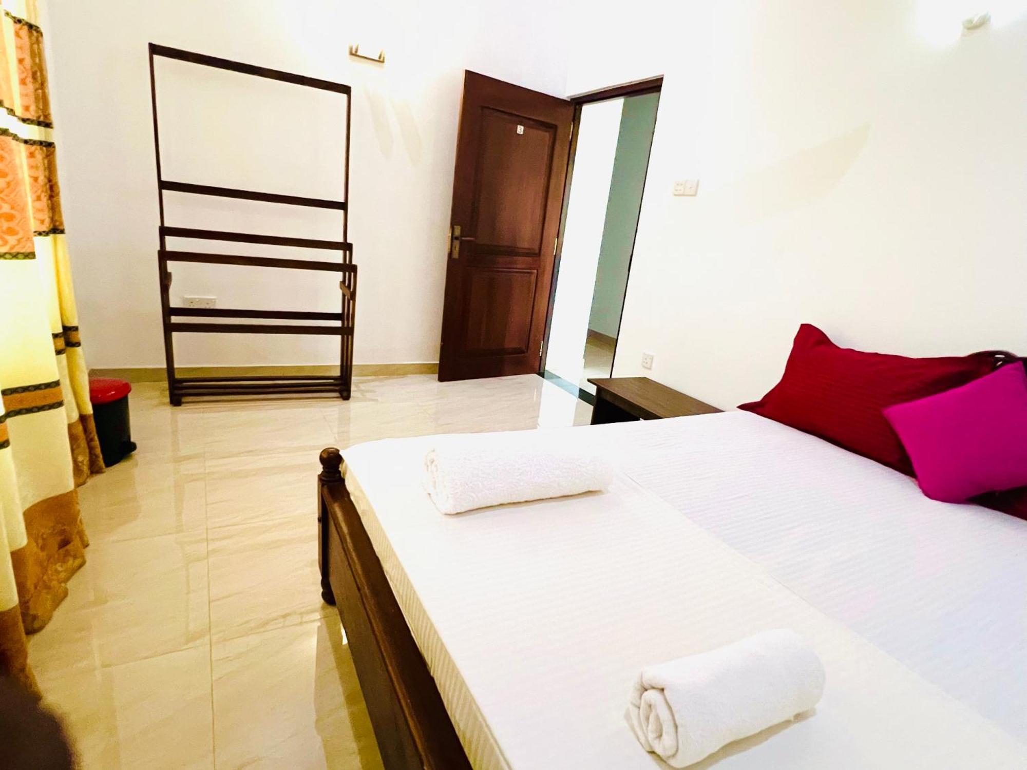 Ahasna Airport Villa Negombo Extérieur photo